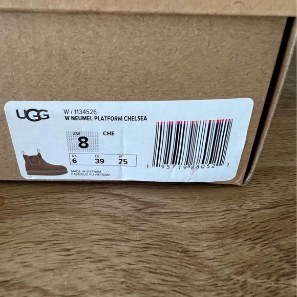 UGG Platform Chelsea Boot - TAN - Picture 2 of 2